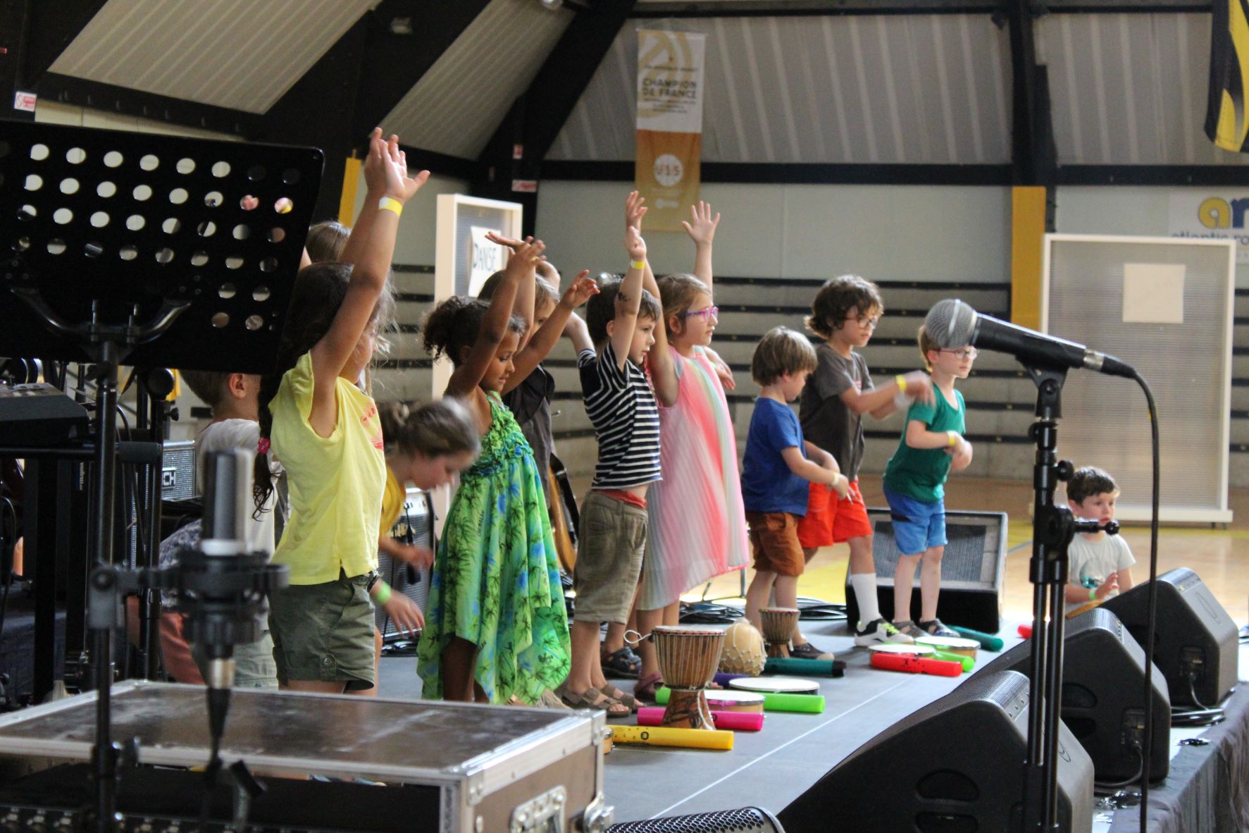 Mini-Toques, musiciens et danseurs  sur le devant de la scène ! 